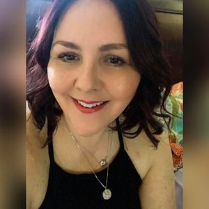 Meet your Posher, Raquel